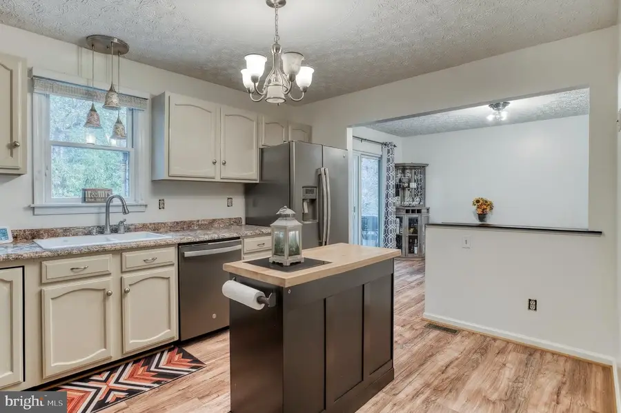 7 Red Haven Ln, Chester Gap, VA 22623 - Image #2