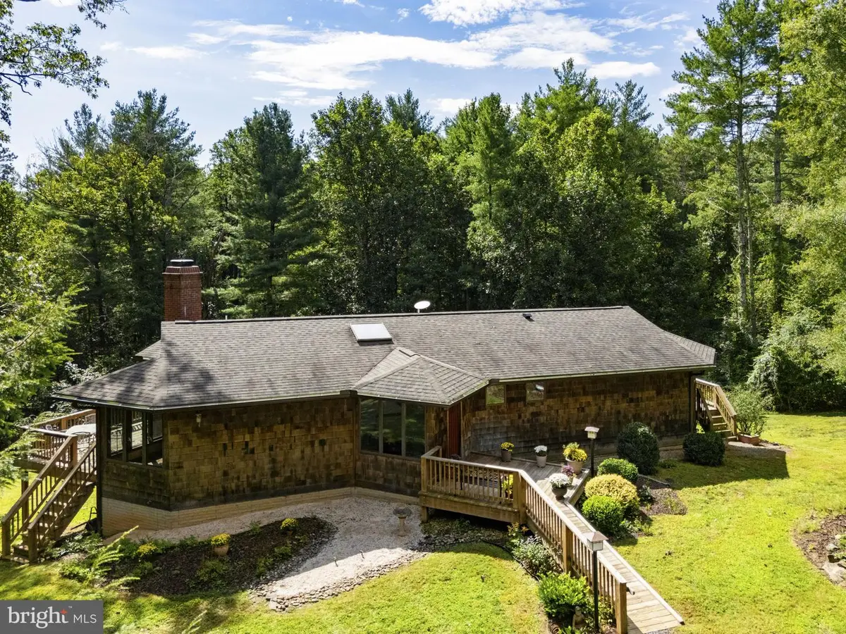 207 Grand View Rd, Washington, VA 22747 - #1