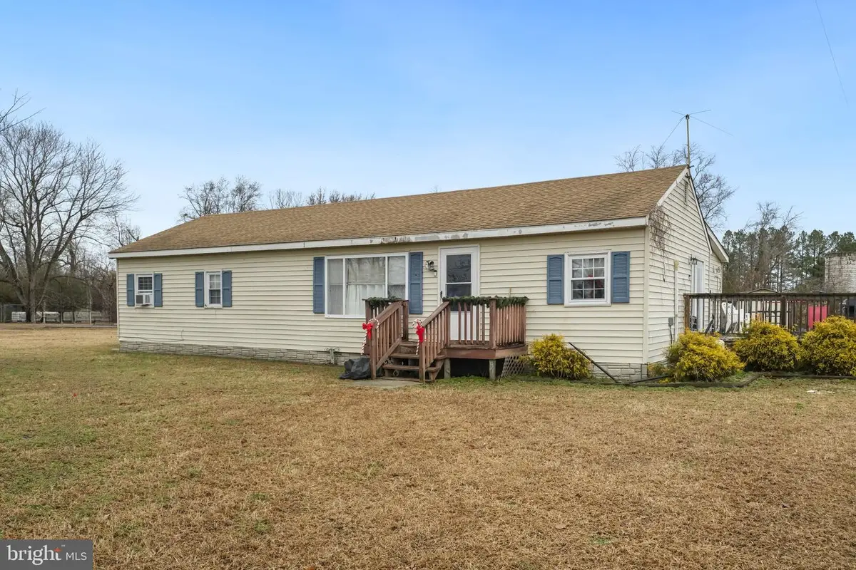 335 Bells Dr, Warsaw, VA 22572 - Image #1