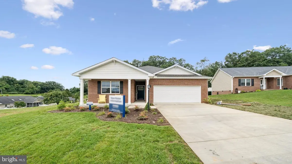 11 River Oak Dr, Staunton, VA 24401 - #1