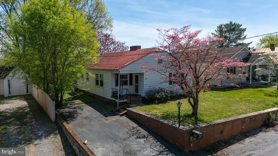 139 Straith St, Staunton, VA 24401 - #2