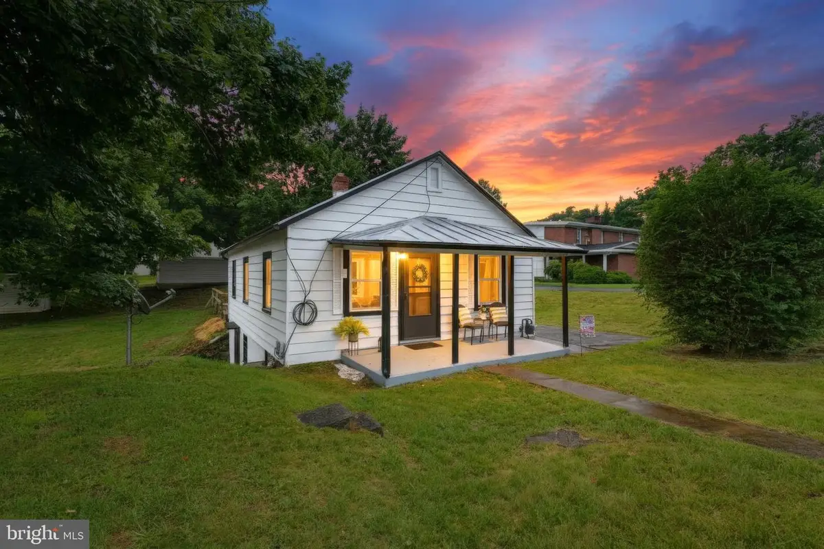 601 Grubert Ave, Staunton, VA 24401 - #1
