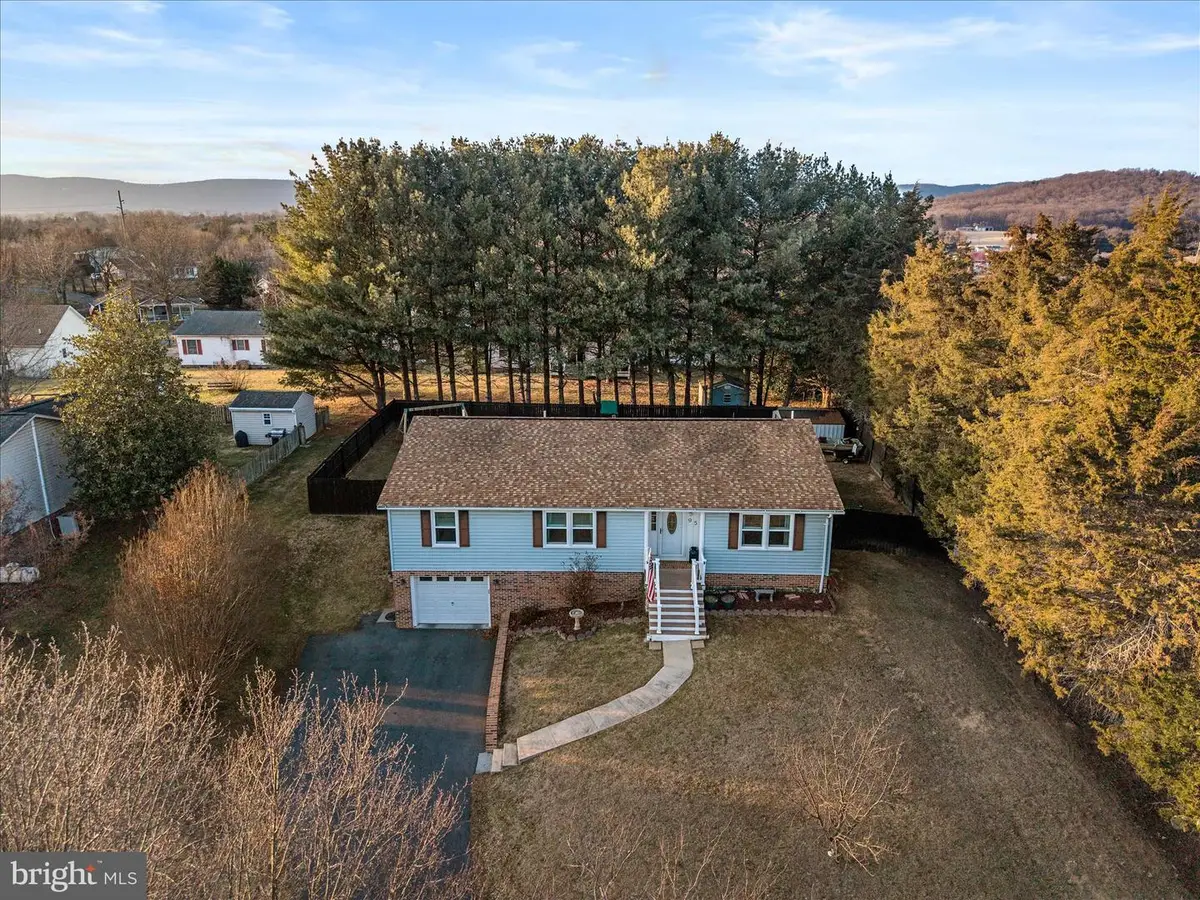 95 Cecelia St, Toms Brook, VA 22660 - #1