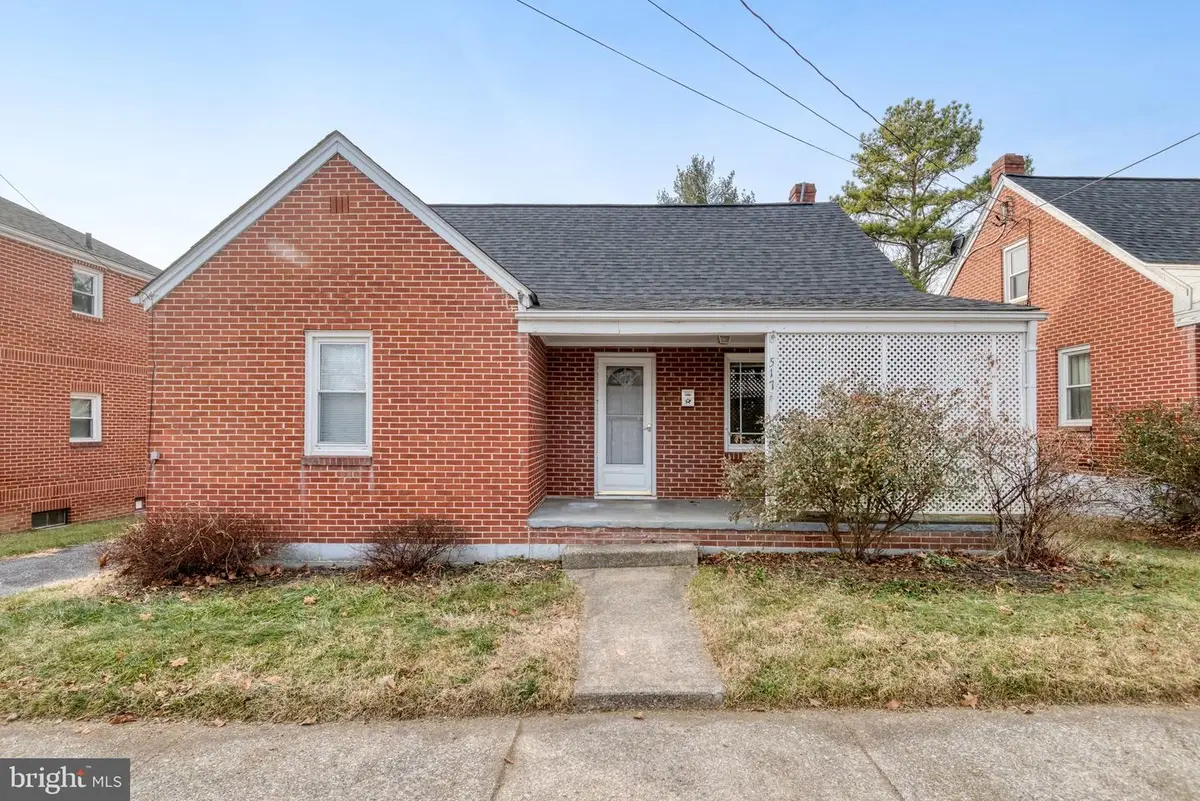 517 W King St, Strasburg, VA 22657 - Image #1