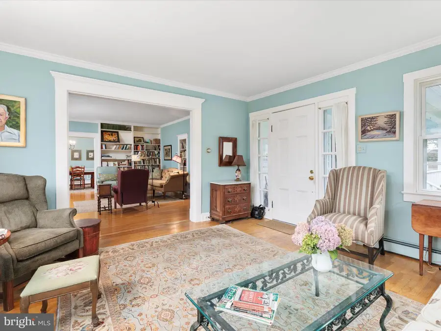 517 W Locust St, Woodstock, VA 22664 - #3