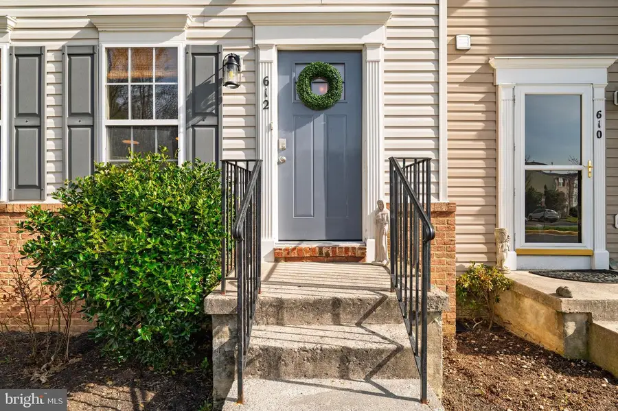 612 Frontier Fort Ln, Strasburg, VA 22657 - #2