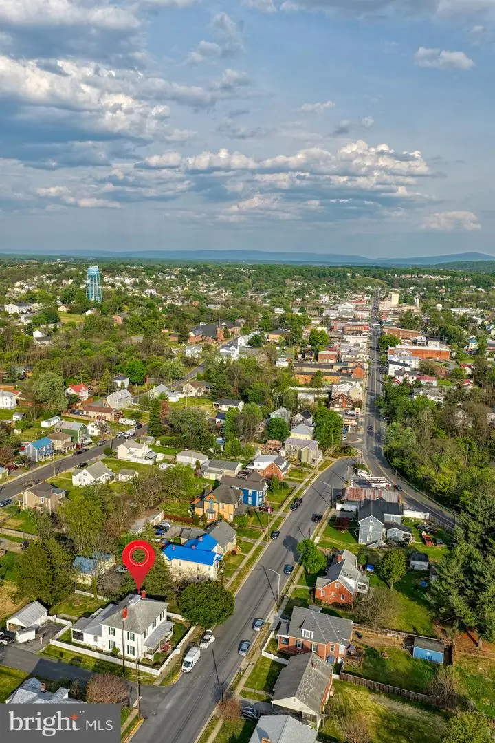 394 W King St, Strasburg, VA 22657 - #2
