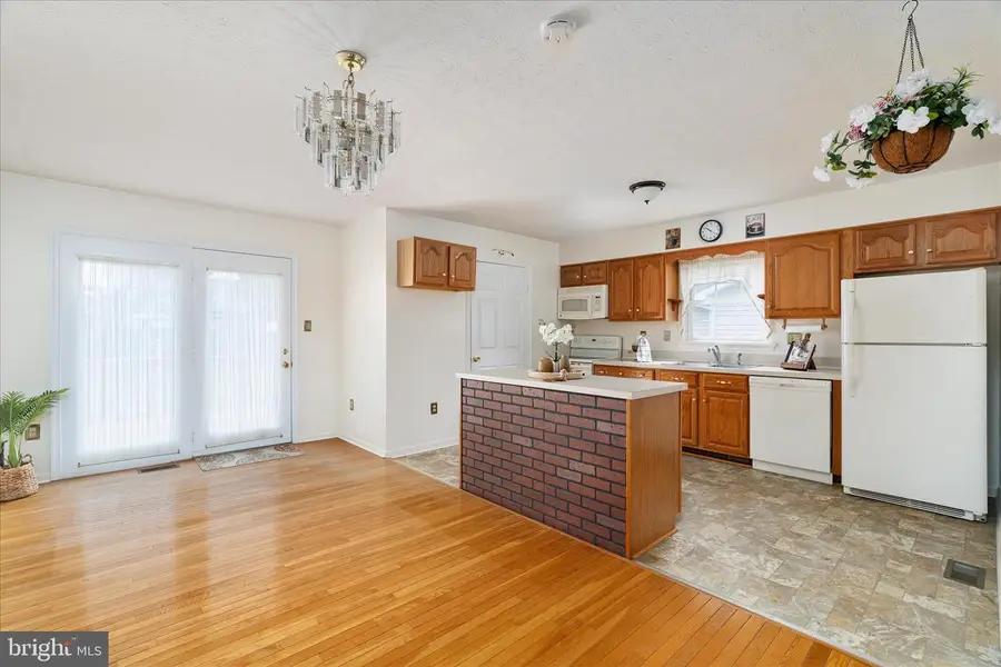 277 Miller Dr, Strasburg, VA 22657 - #2