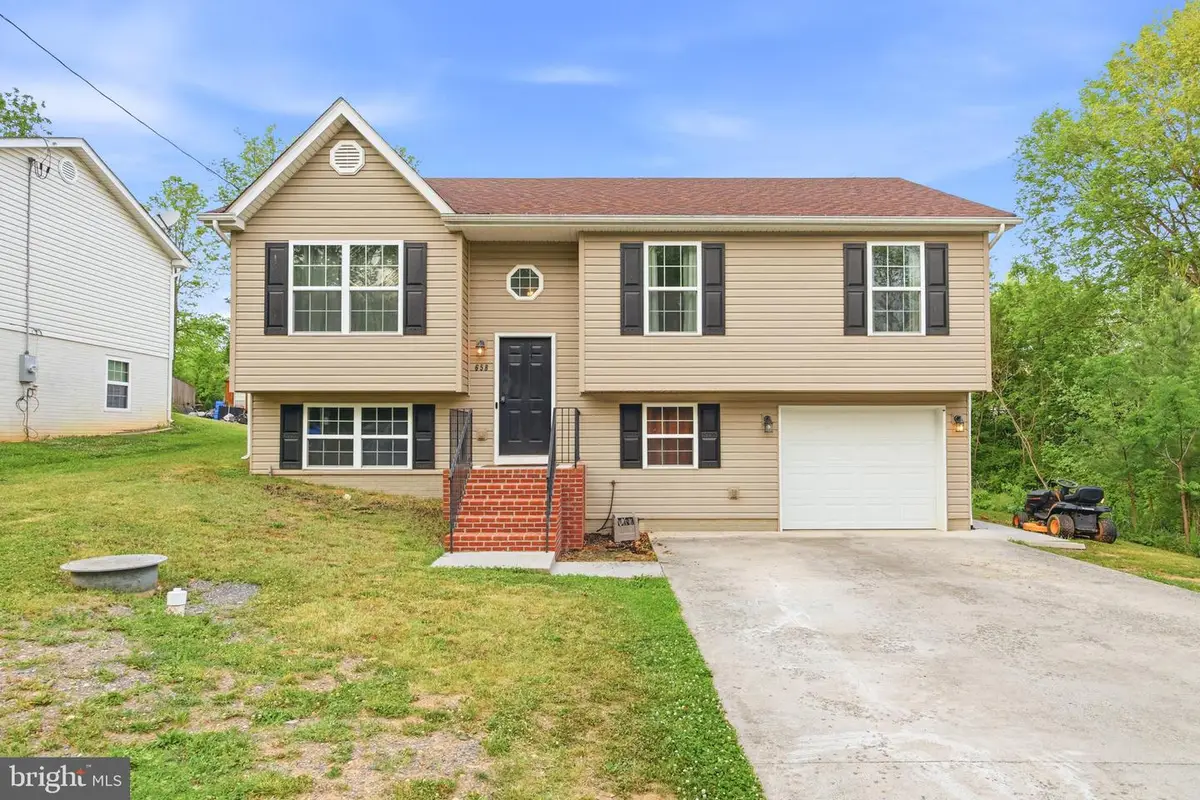 658 W King St, Strasburg, VA 22657 - #1