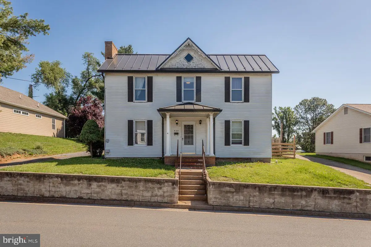 420 W Spring St, Woodstock, VA 22664 - #1