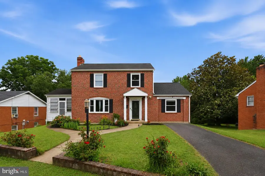 332 N Lee St, Woodstock, VA 22664 - #2
