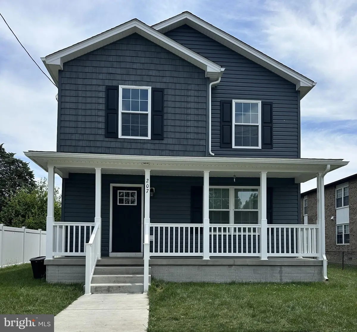 207 S Loudoun St, Strasburg, VA 22657 - #1