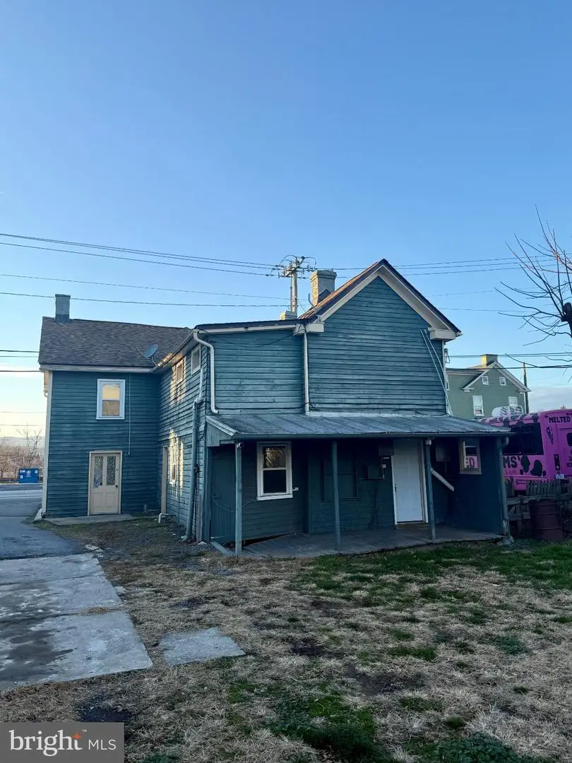 131 S Massanuten St, Strasburg, VA 22657 - #2