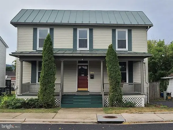 214 E Queen St, STRASBURG, VA 22657
