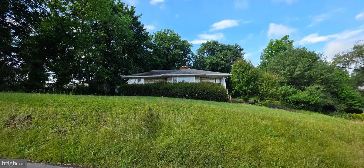 104 E South St, Woodstock, VA 22664 - #1