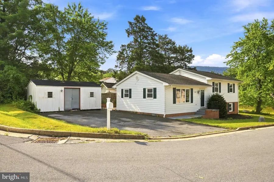 218 Locust Dr, Strasburg, VA 22657 - #2