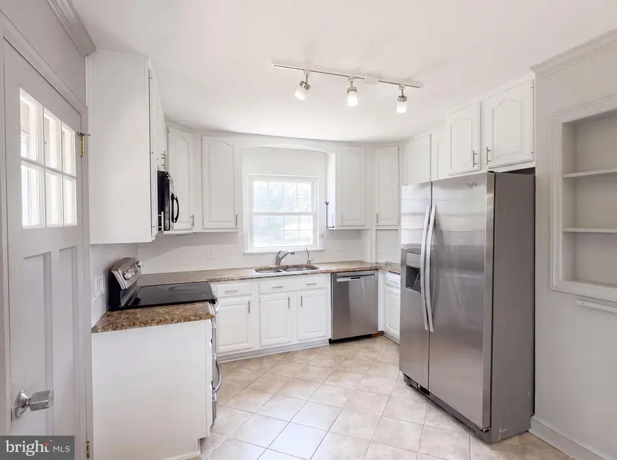 494 Walton St, Strasburg, VA 22657 - #2