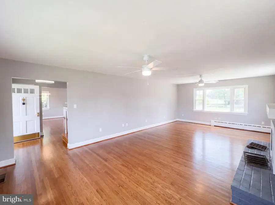 494 Walton St, Strasburg, VA 22657 - #3