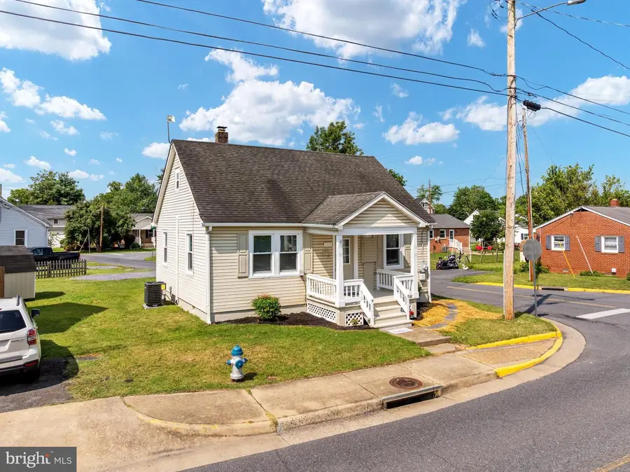 528 E Queen St, Strasburg, VA 22657 - #2