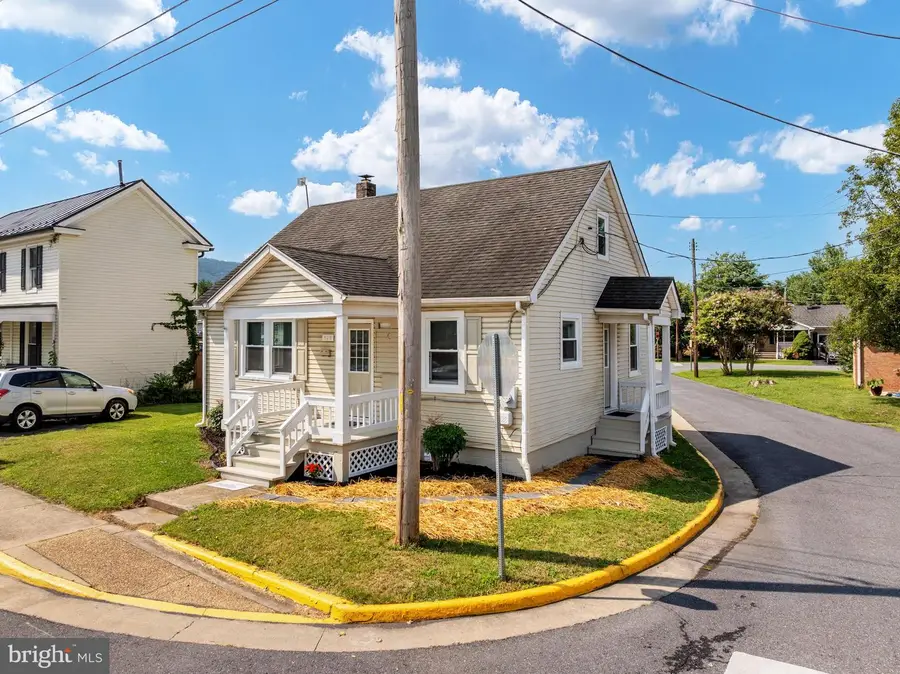 528 E Queen St, Strasburg, VA 22657 - #3