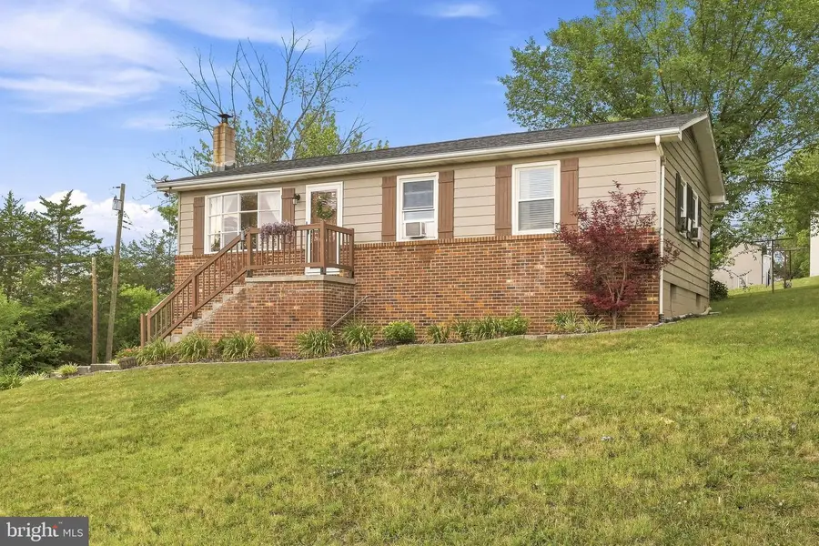 326 Sunset St, Strasburg, VA 22657 - #2