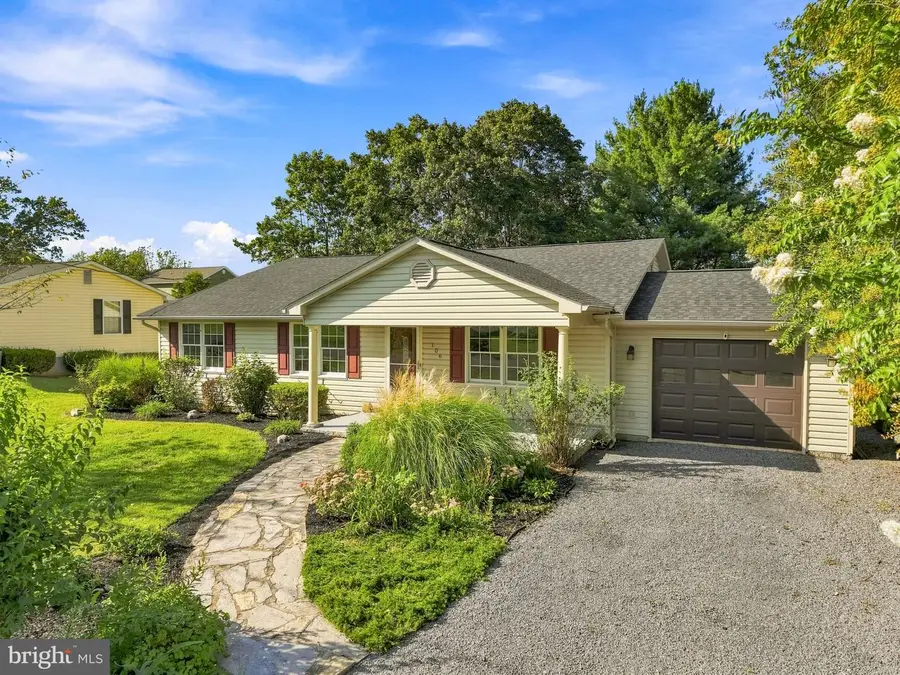 106 Cooper St, Edinburg, VA 22824 - #2