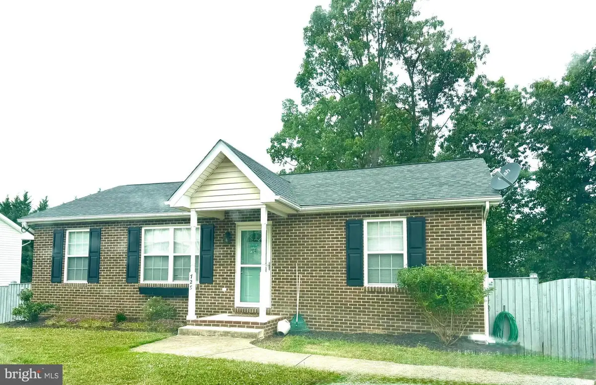 725 Christiansen Dr, Strasburg, VA 22657 - #1
