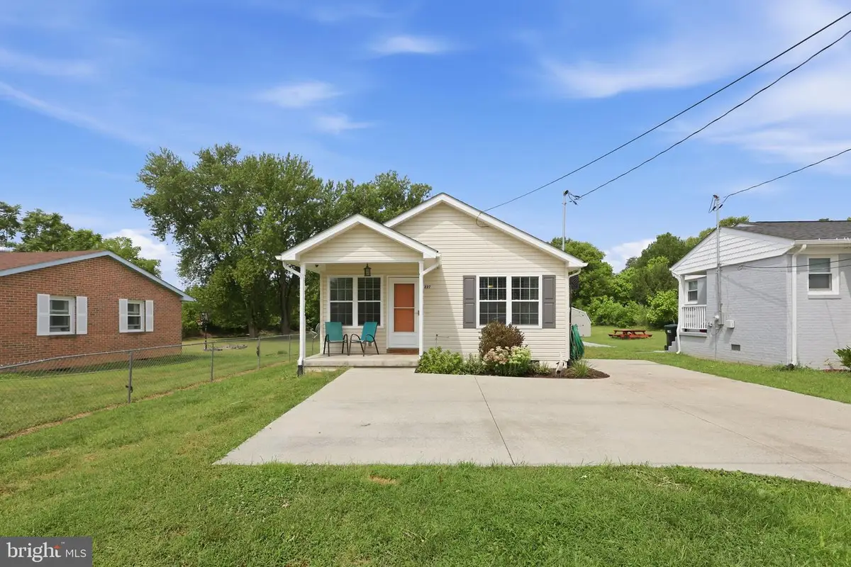 227 Stonewall St, Strasburg, VA 22657 - #1
