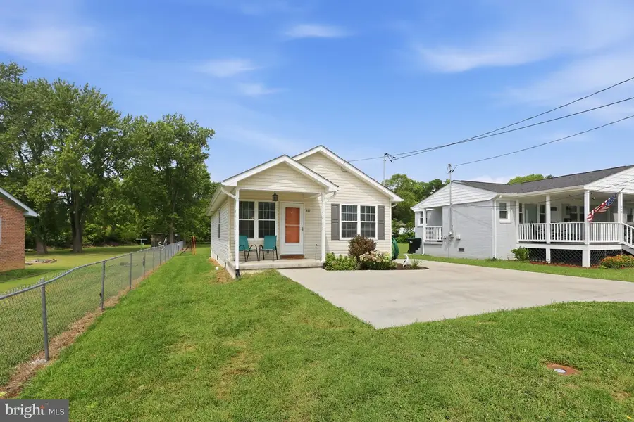 227 Stonewall St, Strasburg, VA 22657 - #3