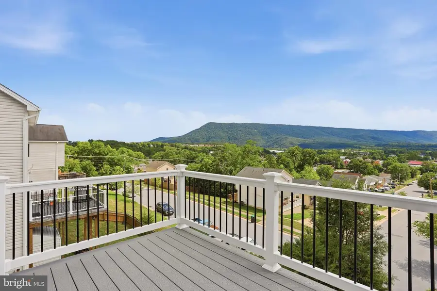 508 Thompson St, Strasburg, VA 22657 - #2