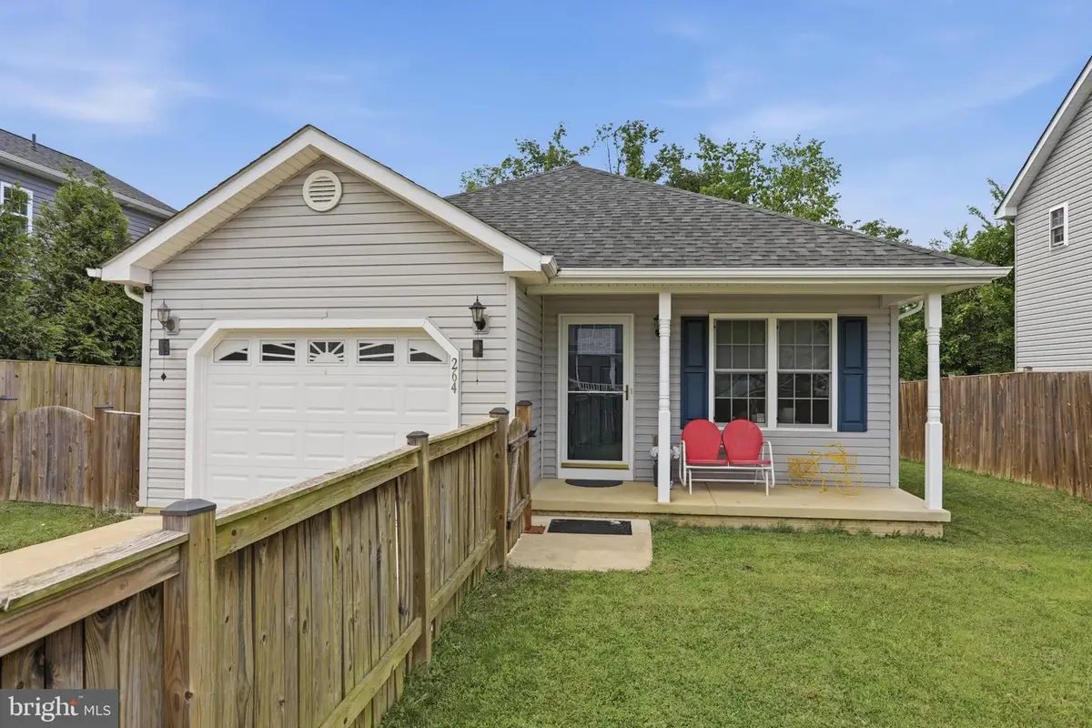 264 S Loudoun St, Strasburg, VA 22657 - #1