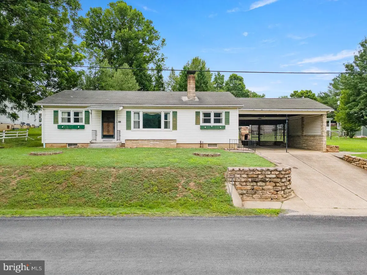 304 Water St, Edinburg, VA 22824 - #1