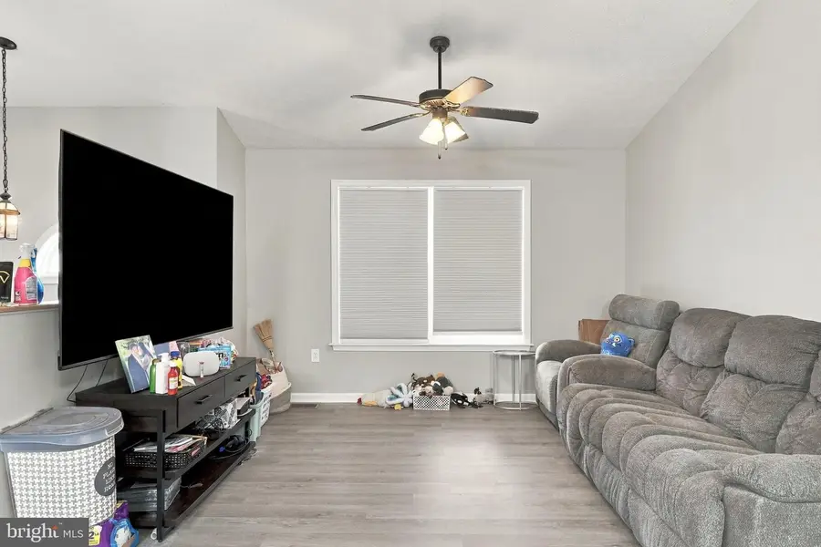 532 Stonewall St, Strasburg, VA 22657 - #2