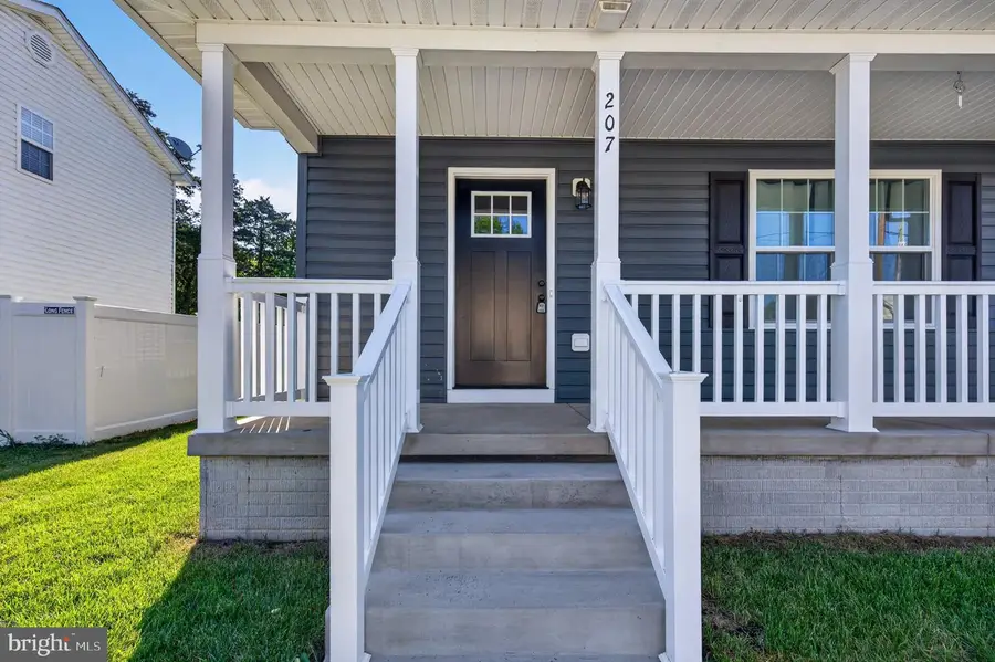 207 S Loudoun St, Strasburg, VA 22657 - #2