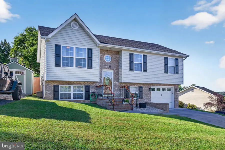 450 E Fairchild Dr, Strasburg, VA 22657 - #2