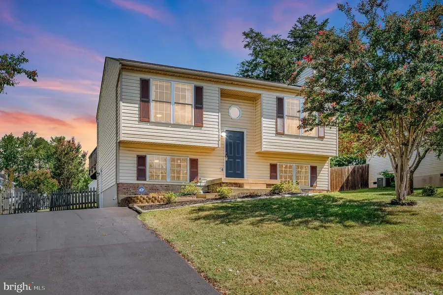 11514 Woodland View Dr, Fredericksburg, VA 22407 - Image #2