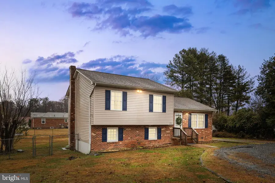 3905 Wilburn Dr, Fredericksburg, VA 22407 - Image #2