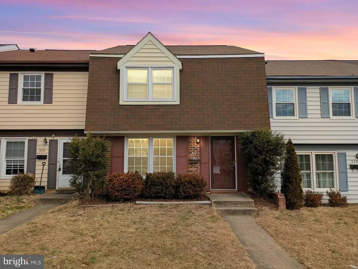 311 Clay St, Fredericksburg, VA 22408 - #1