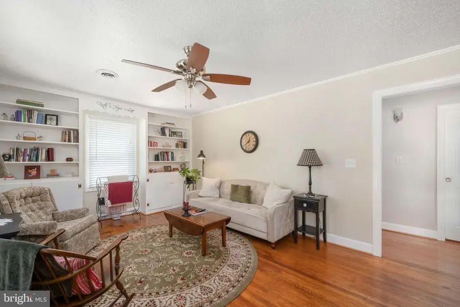 120 Mclaws St E, Fredericksburg, VA 22408 - #2