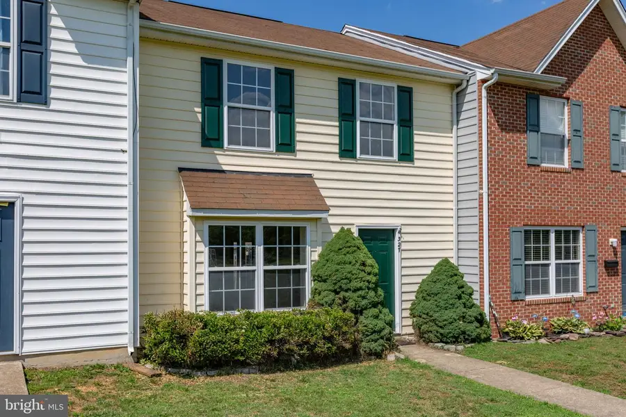 327 Ellery Ct, Fredericksburg, VA 22408 - #2