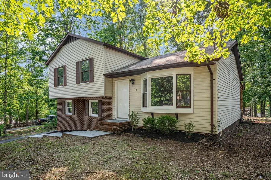 424 Albany St, Fredericksburg, VA 22407 - #3