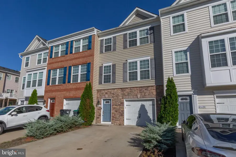 213 Hidden Brook Dr, Fredericksburg, VA 22405 - Image #2