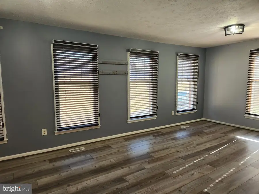 10 Greenridge Dr, Stafford, VA 22554 - Image #2