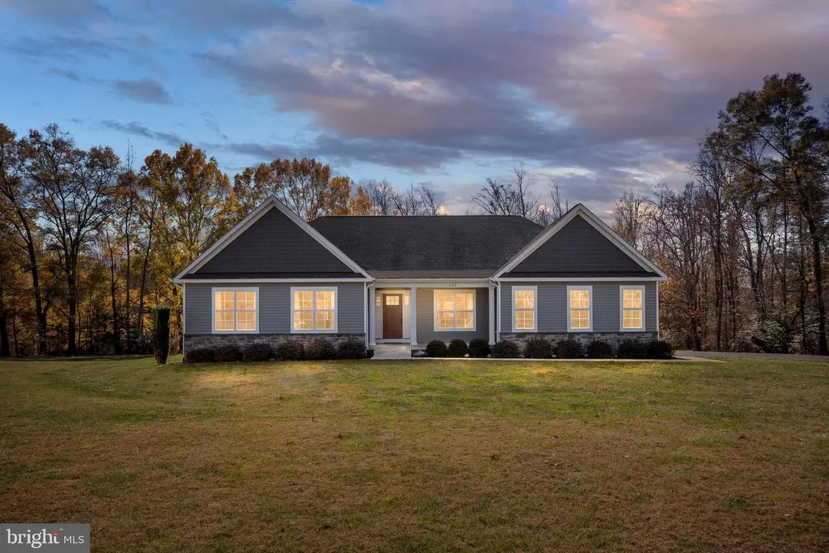 245 Saddle Ridge Ln, Fredericksburg, VA 22406 - Image #1