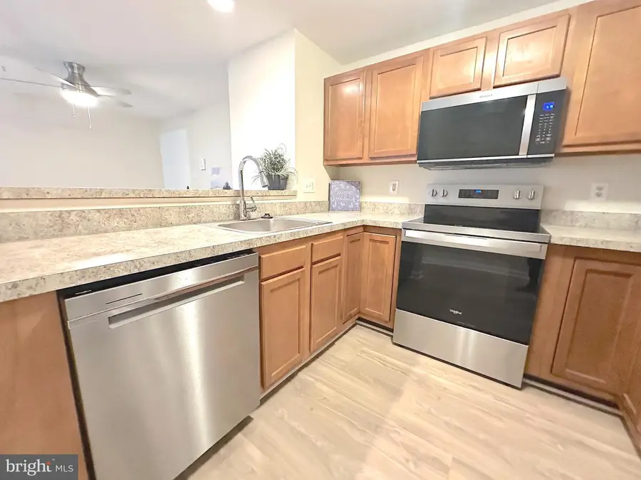 102 Grosvenor Ln #102, Stafford, VA 22554 - #2