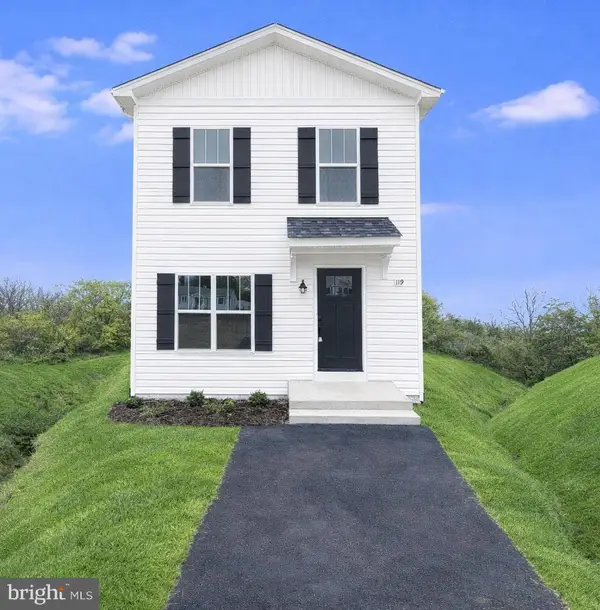 1194 Holly St, FREDERICKSBURG, VA 22405