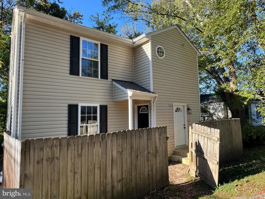 241 Cambridge St, Fredericksburg, VA 22405 - #2