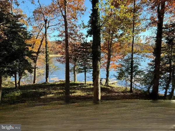 1070 Lakeview Dr, STAFFORD, VA 22556