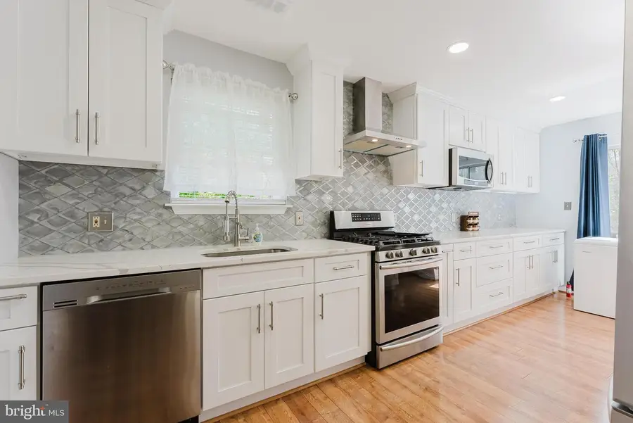 302 Kings Crest Dr, Stafford, VA 22554 - #2