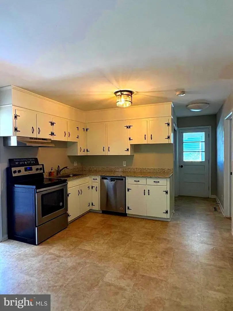 4 Patrick Henry St, Fredericksburg, VA 22405 - #2